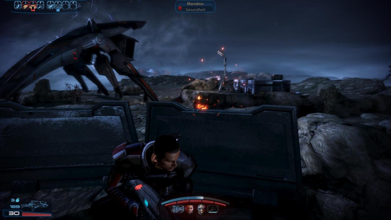 [15/03/2012] Gameplay: In Mass Effect 3 ist das Deckungssystem direkter und leichter zu steuern, als noch im ersten Teil. Auf Knopfdruck geht Shepard in Deckung, auch zwischen zwei Objekten kann nun schnell und präzisse gewechselt werden, was den Kampf dynamischer macht als noch im Vorgänger.