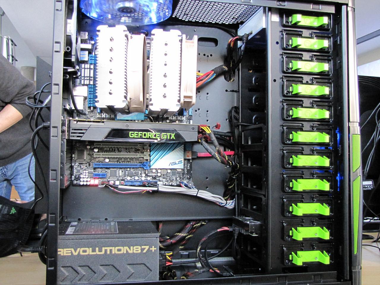 [23/03/2012] Nvidia zu Besuch in Köln: Aktuelle EA-Titel konnten in gemütlicher Atmosphäre der EA-Sportsbar von jedem auf Rechnern mit GTX 680 angespielt werden. Mit etwas Glück durften Teilnehmer des Gewinnspiels sogar eine 680 mit nach Hause nehmen. (16)