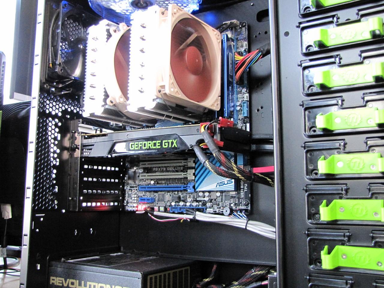[23/03/2012] Nvidia zu Besuch in Köln: Aktuelle EA-Titel konnten in gemütlicher Atmosphäre der EA-Sportsbar von jedem auf Rechnern mit GTX 680 angespielt werden. Mit etwas Glück durften Teilnehmer des Gewinnspiels sogar eine 680 mit nach Hause nehmen. (4)