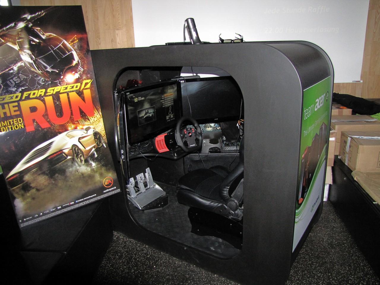 [23/03/2012] Nvidia zu Besuch in Köln: Aktuelle EA-Titel konnten in gemütlicher Atmosphäre der EA-Sportsbar von jedem auf Rechnern mit GTX 680 angespielt werden. Mit etwas Glück durften Teilnehmer des Gewinnspiels sogar eine 680 mit nach Hause nehmen. (24)