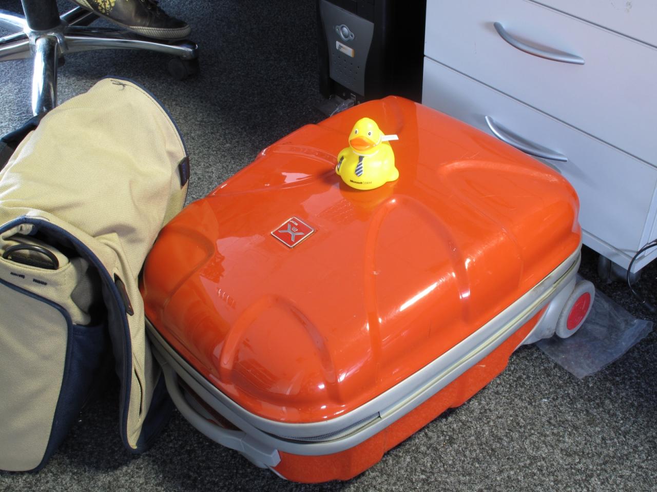 [09/03/2012] In dieser Zeit ein gewohntes Bild. Zur Cebit nach Hannover und wieder zurück nach Fürth. Für Spieleonkel Frank Stöwer geht die Reise freitags sogar noch weiter - da darf eine passende Reisebegleitung natürlich nicht fehlen. 
