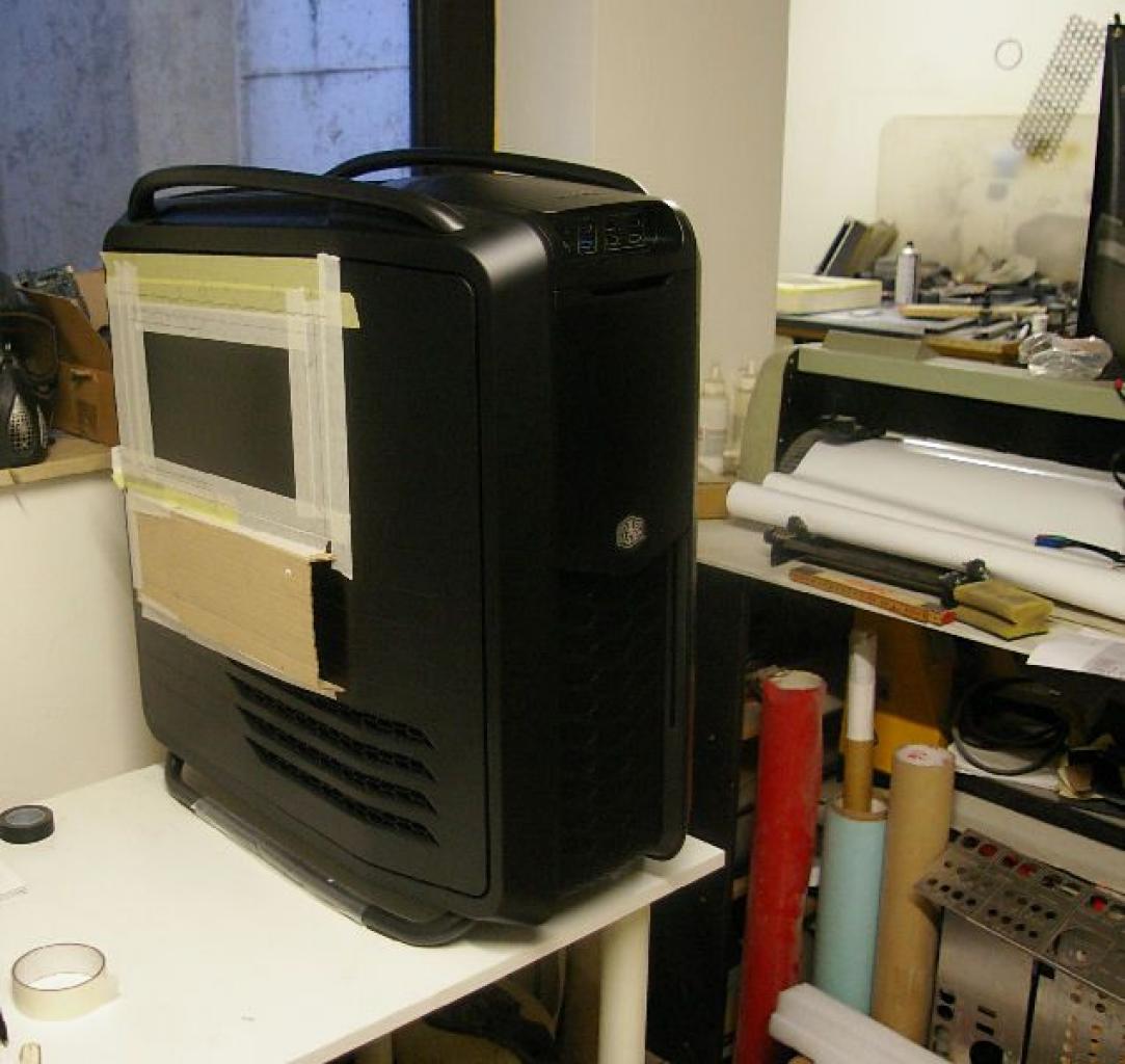[05/03/2012] Cosmos-2-Casemod in GT-Optik: Gehäuse mit Auspuffrohren (2)