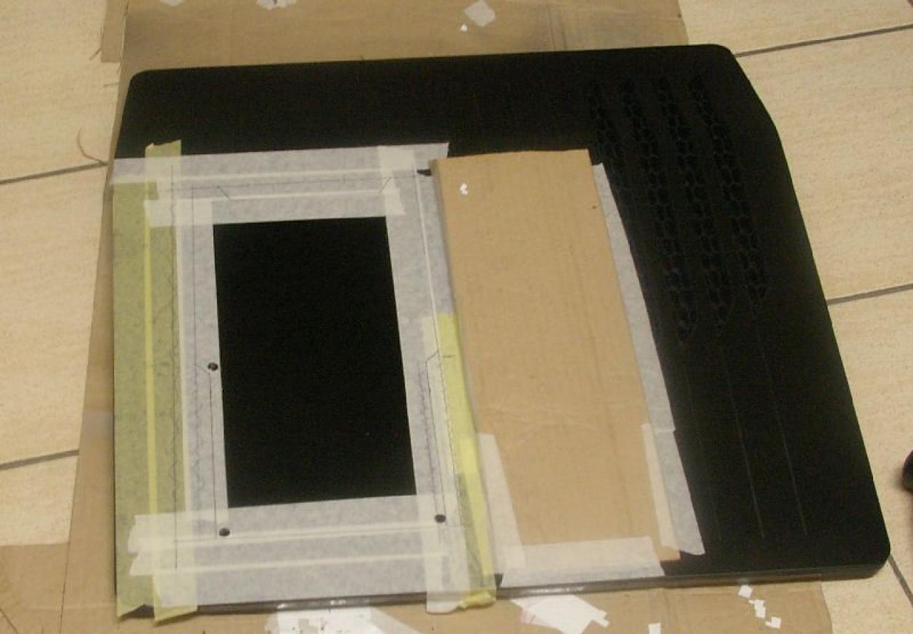 [05/03/2012] Cosmos-2-Casemod in GT-Optik: Gehäuse mit Auspuffrohren (3)