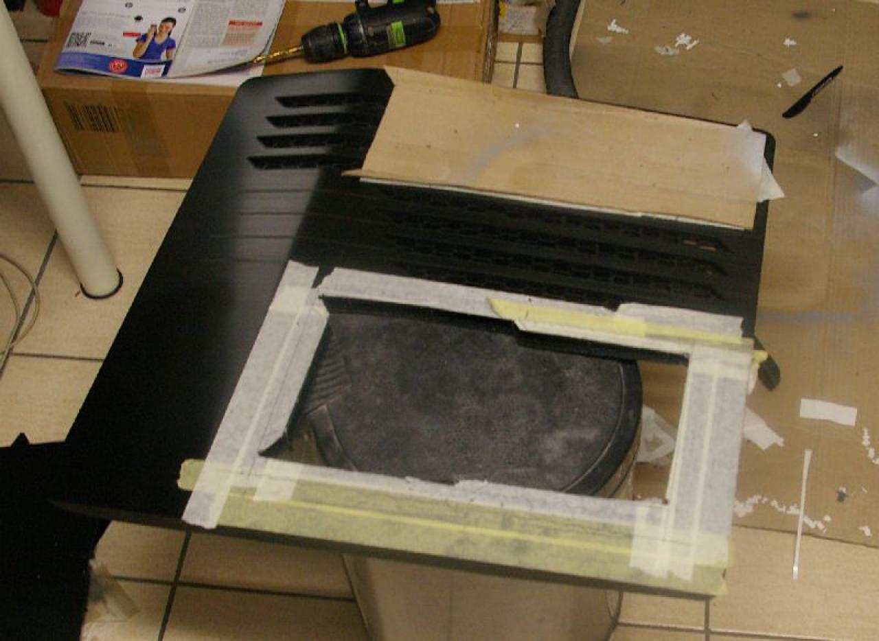 [05/03/2012] Cosmos-2-Casemod in GT-Optik: Gehäuse mit Auspuffrohren (4)