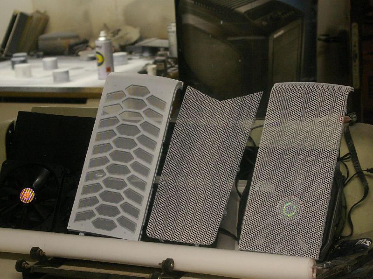 [05/03/2012] Cosmos-2-Casemod in GT-Optik: Gehäuse mit Auspuffrohren (13)