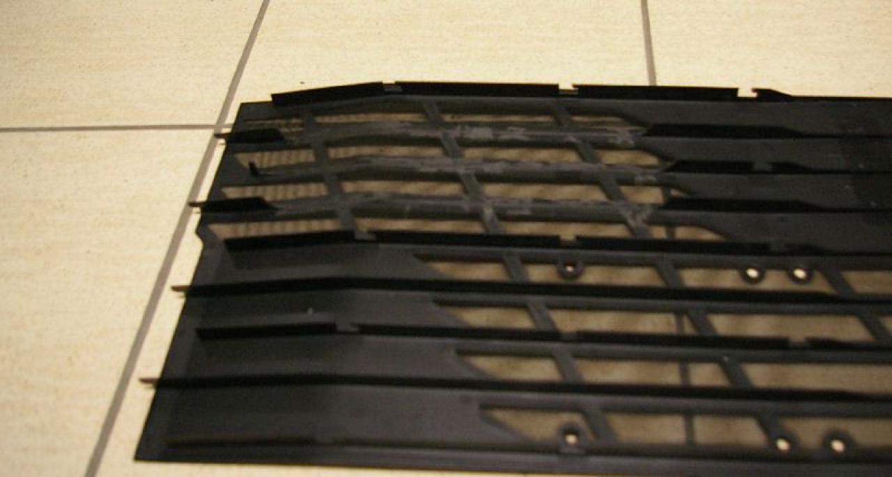 [05/03/2012] Cosmos-2-Casemod in GT-Optik: Gehäuse mit Auspuffrohren (26)