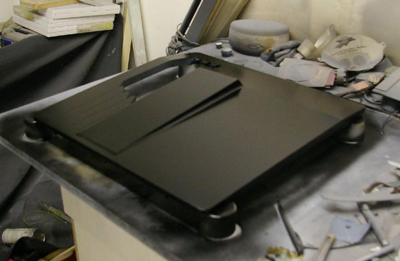 [05/03/2012] Cosmos-2-Casemod in GT-Optik: Gehäuse mit Auspuffrohren (32)