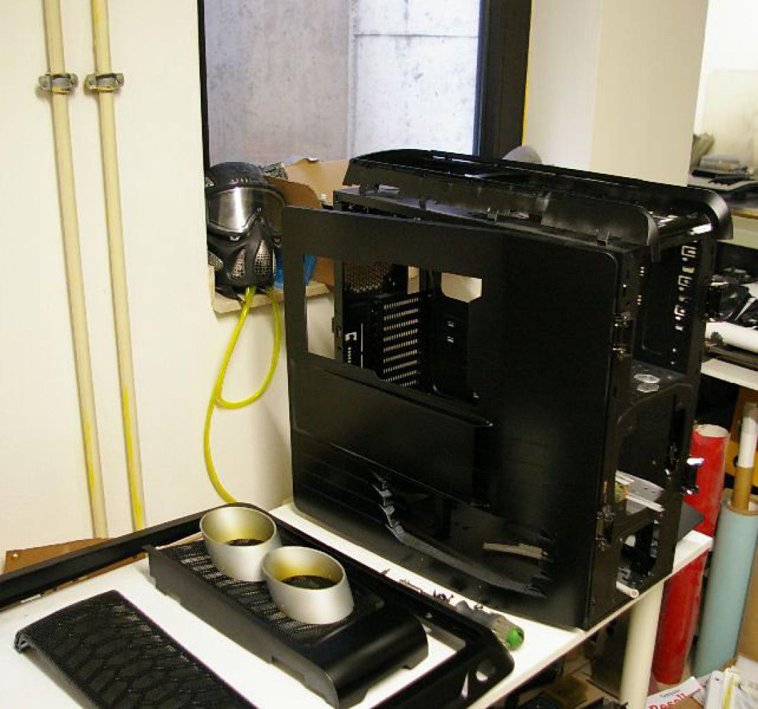 [05/03/2012] Cosmos-2-Casemod in GT-Optik: Gehäuse mit Auspuffrohren (33)
