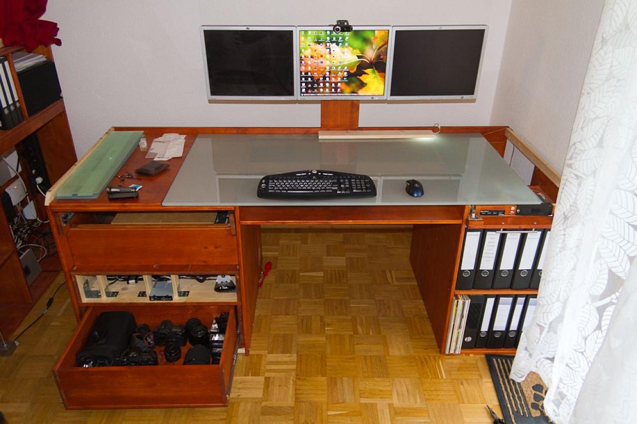[20/03/2012] Update vom 20.03.: Monitorhalterung ist fertig (1)