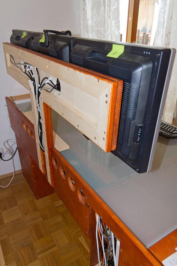 [20/03/2012] Update vom 20.03.: Monitorhalterung ist fertig (3)