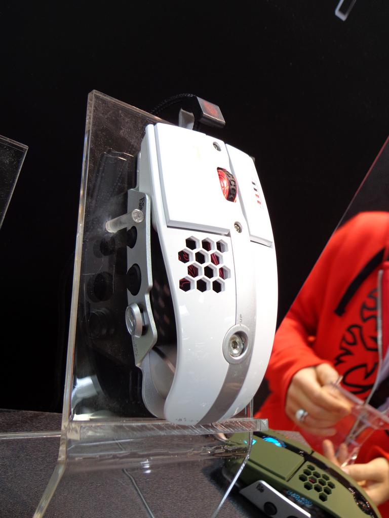 [06/03/2012] Thermaltake Level 10 M: Die ersten Bilder und Infos zur Skelett-Maus [Update] (25)