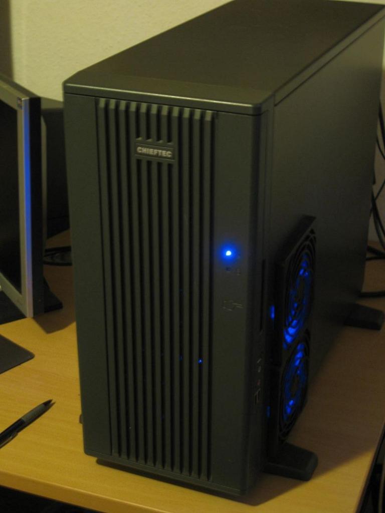[02/03/2012] Chieftec-BH-Casemod: Das Netzteil wandert auf den Deckel (1)