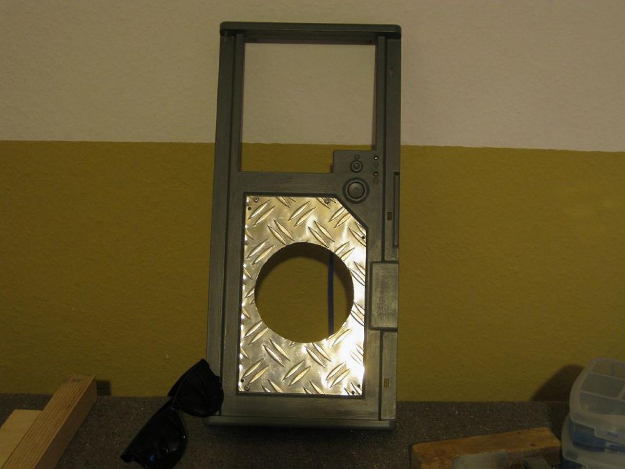 [02/03/2012] Chieftec-BH-Casemod: Das Netzteil wandert auf den Deckel (12)