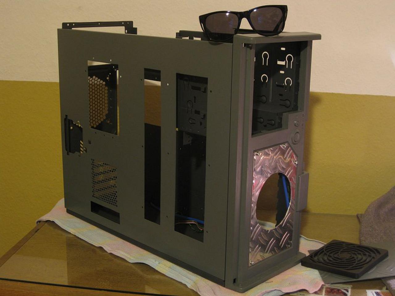 [02/03/2012] Chieftec-BH-Casemod: Das Netzteil wandert auf den Deckel (13)