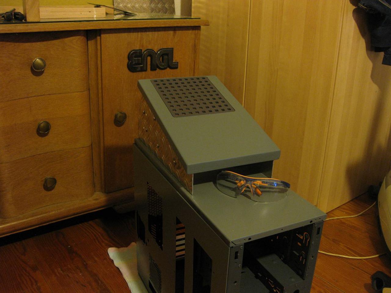 [02/03/2012] Chieftec-BH-Casemod: Das Netzteil wandert auf den Deckel (19)