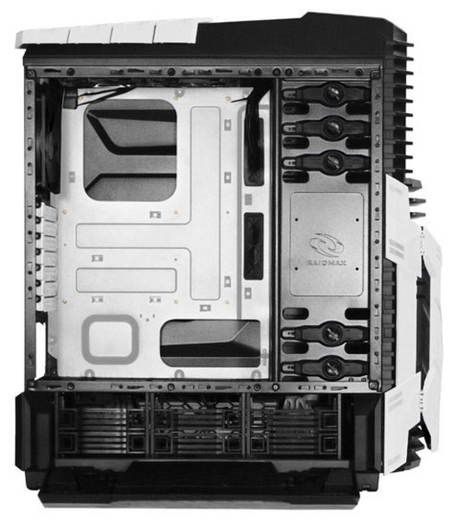 [15/03/2012] Raidmax kündigt das Agusta-Gaming-Gehäuse an (4)