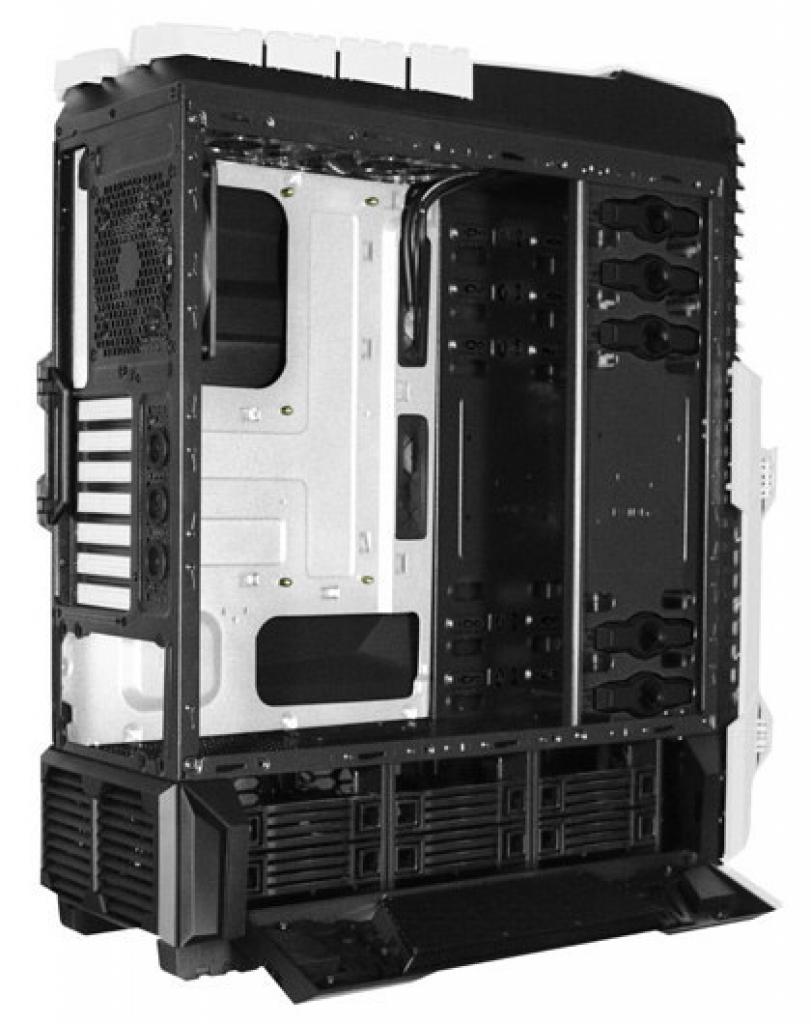[15/03/2012] Raidmax kündigt das Agusta-Gaming-Gehäuse an (5)