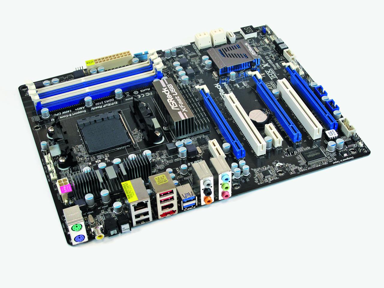 [05/04/2012] AMD Sockel AM3+: Das Bulldozer-taugliche Asrock 970 Extreme4 bietet eine gute Ausstattung. So sind Power- und Reset-Schalter und interne sowie externe USB-3.0-Ports vorhanden. Das UEFI ist ebenfalls gelungen. Schwach ist hingegen die Lüftersteuerung - kaufen Sie am besten einen CPU-Lüfter mit niedriger Maximaldrehzahl.