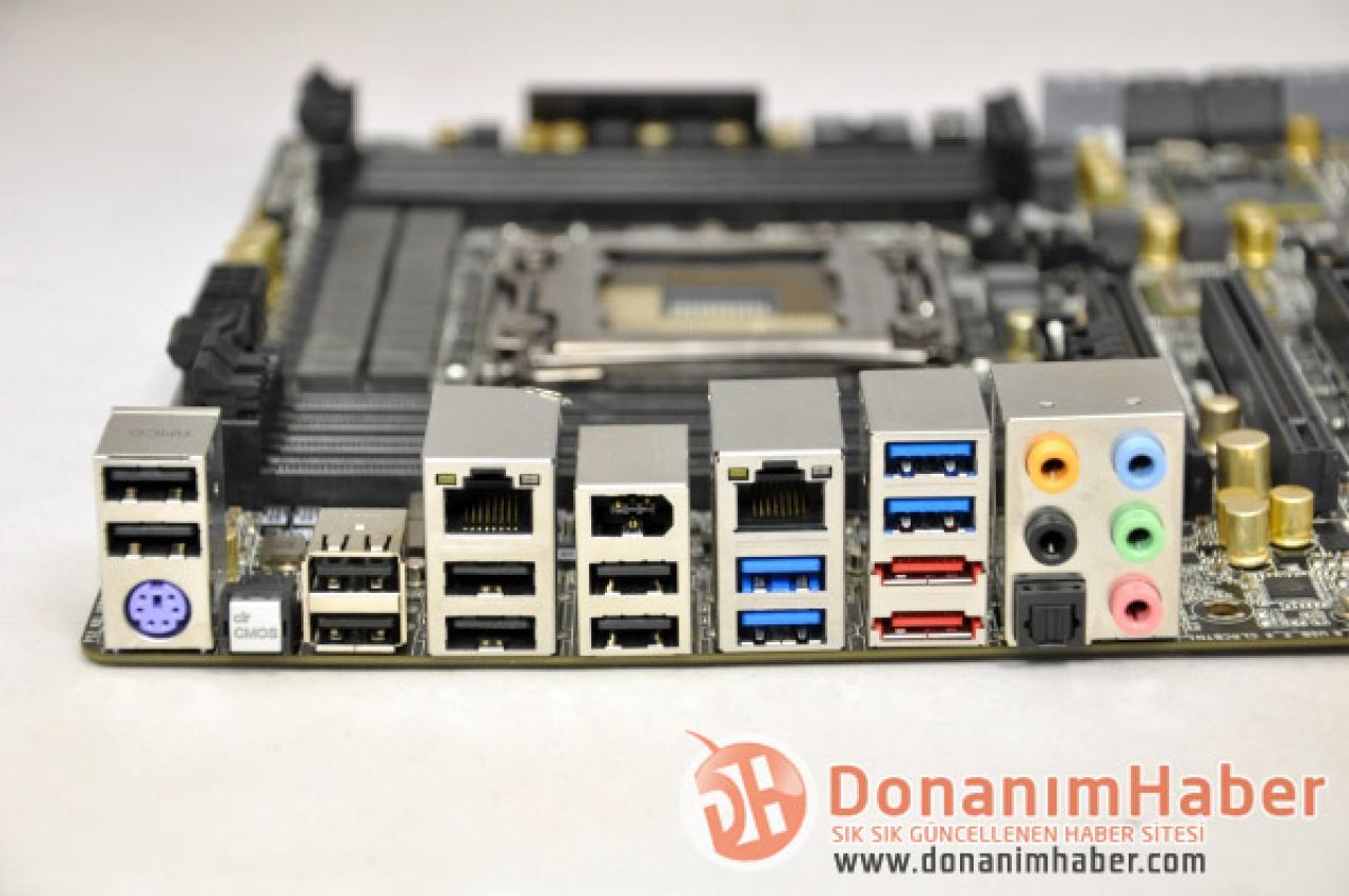 [27/04/2012] Mainboard-Flagschiff: Asrock X 79 Extreme 11 abgebildet (4)
