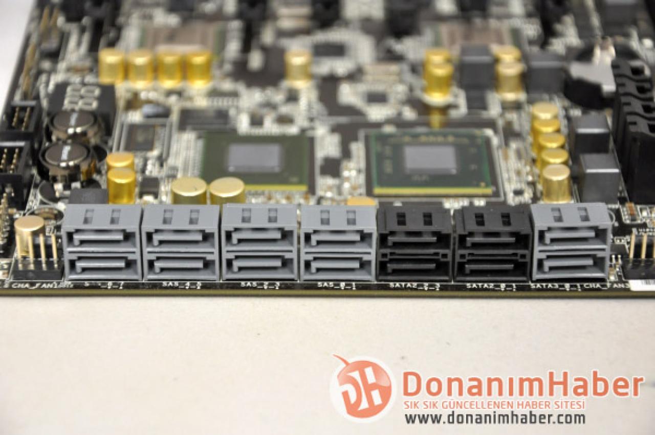 [27/04/2012] Mainboard-Flagschiff: Asrock X 79 Extreme 11 abgebildet (5)