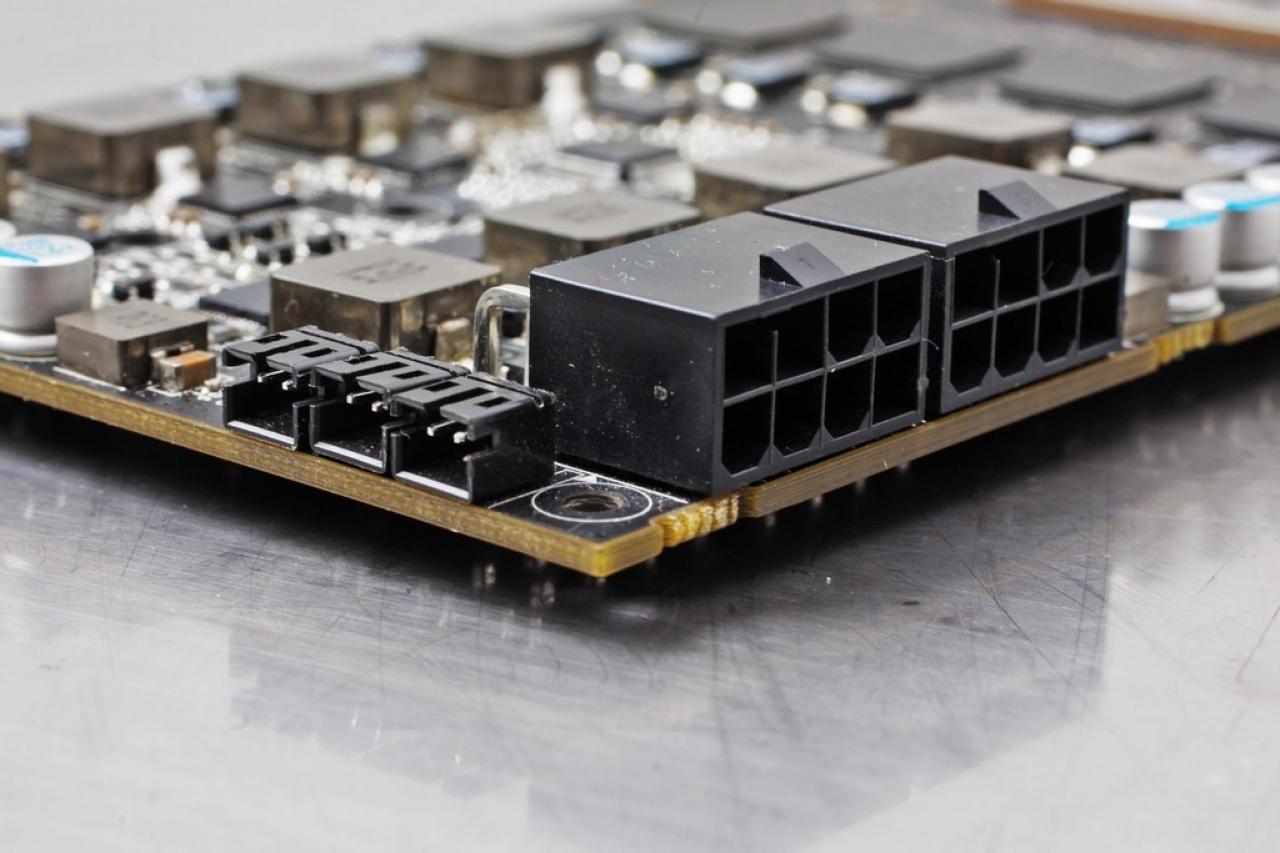 [17/04/2012] Colorful-Schwester: Colorfire arbeitet an Radeon HD 7870 Xstorm (5)