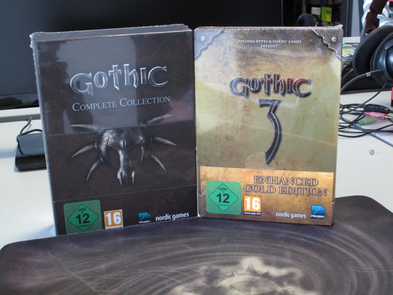 [20/04/2012] Unser Fachmann für's Zocken will hier bestimmt nicht für die Gothic-Szene werben, obwohl er heimlich schon damit sympathisiert. Ganz im Gegenteil zeigt er, dass Publisher Nordic Games ein Herz für alle Fans von Piranha Bytes' Gothic-Reihe hat und alle drei Teile als Sammlung, den dritten Teil sogar als Enhanced Gold Edition, neu aufgelegt hat. 