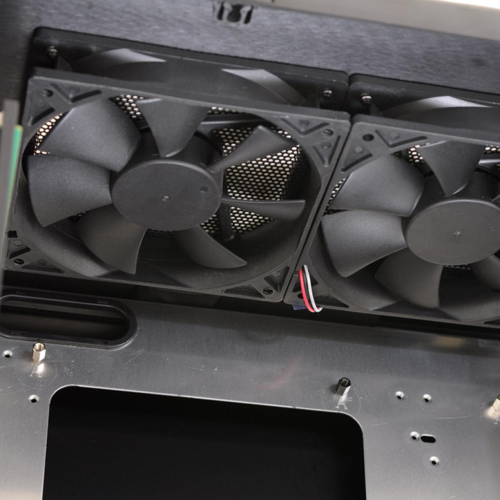 [05/04/2012] Lian Li stellt PC-V700 vor - Kompaktes ATX-Gehäuse in drei Varianten (8)
