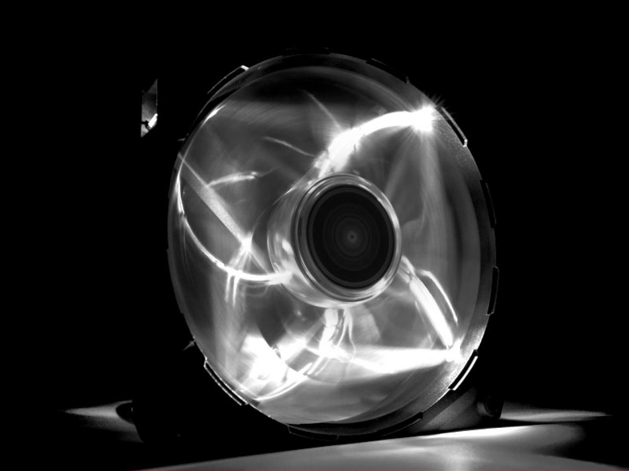 [04/04/2012] NZXT präsentiert farbenfrohe Gehäuse-Lüfter der FZ-Serie (11)