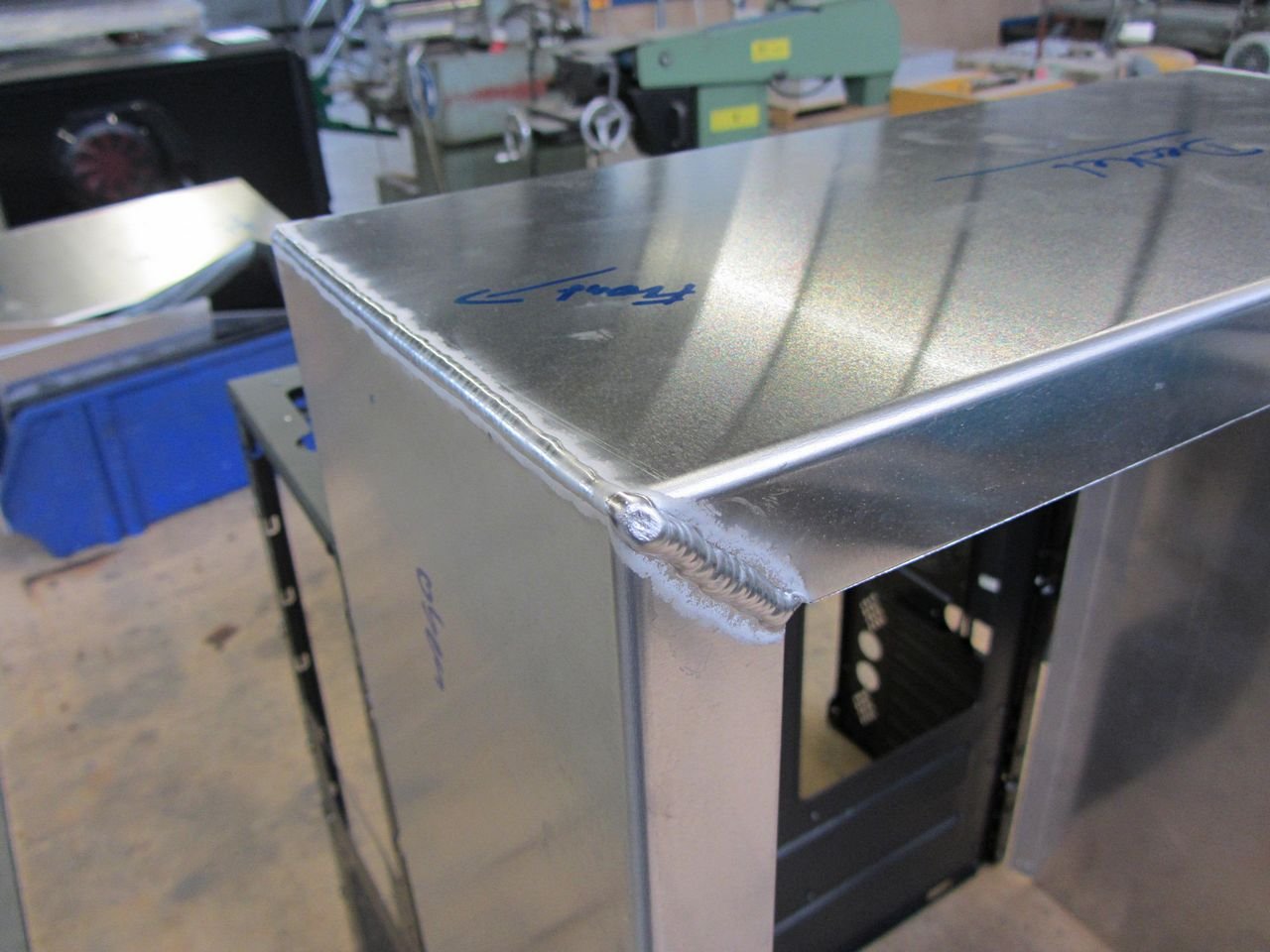 [02/04/2012] Update: Front des MS-Tech CA-0280 wird zum Deckel (2)