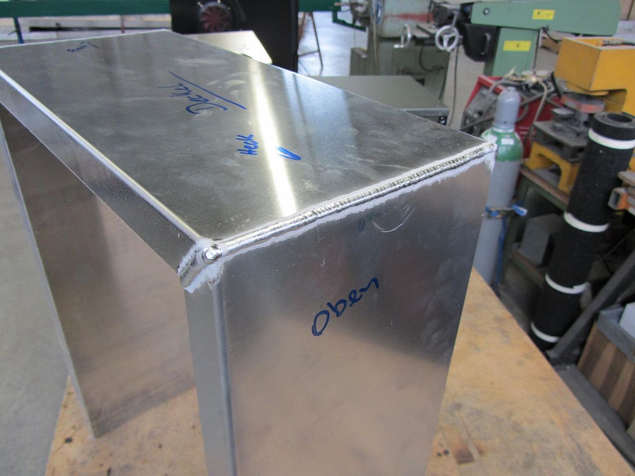 [02/04/2012] Update: Front des MS-Tech CA-0280 wird zum Deckel (3)