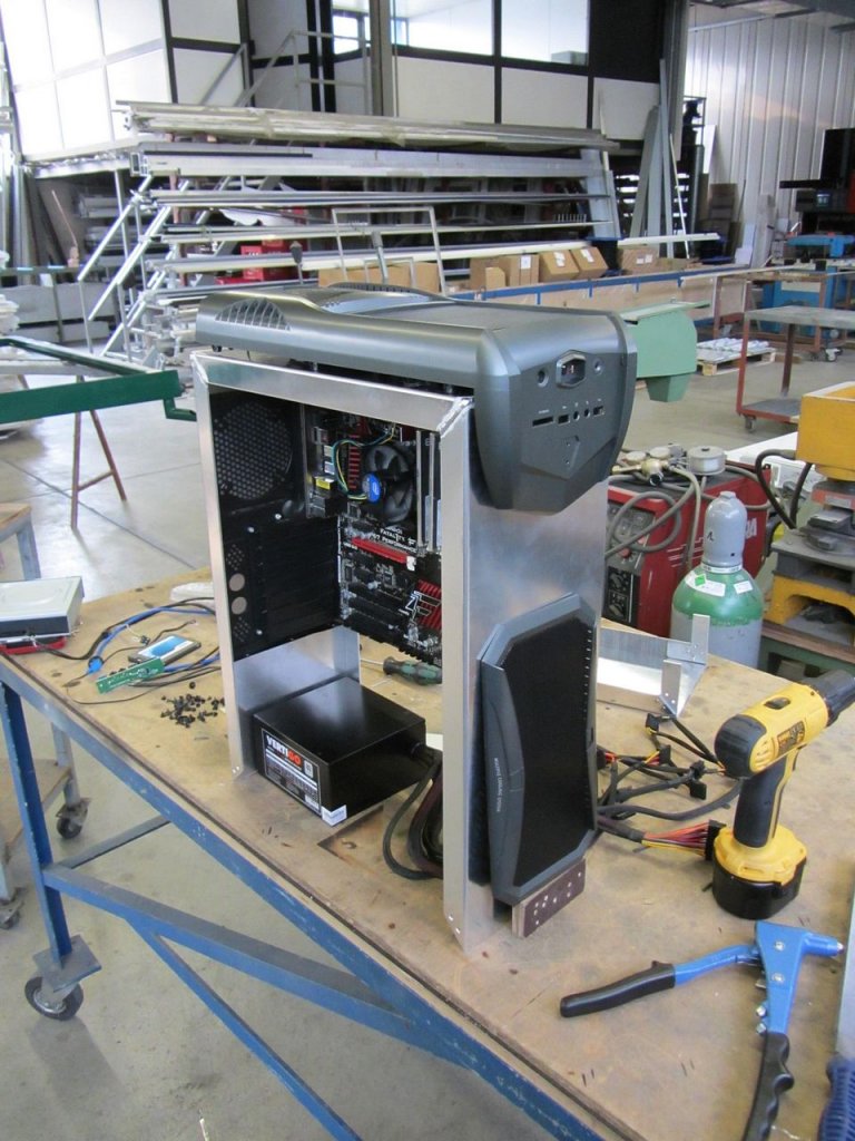 [02/04/2012] Update: Front des MS-Tech CA-0280 wird zum Deckel (5)