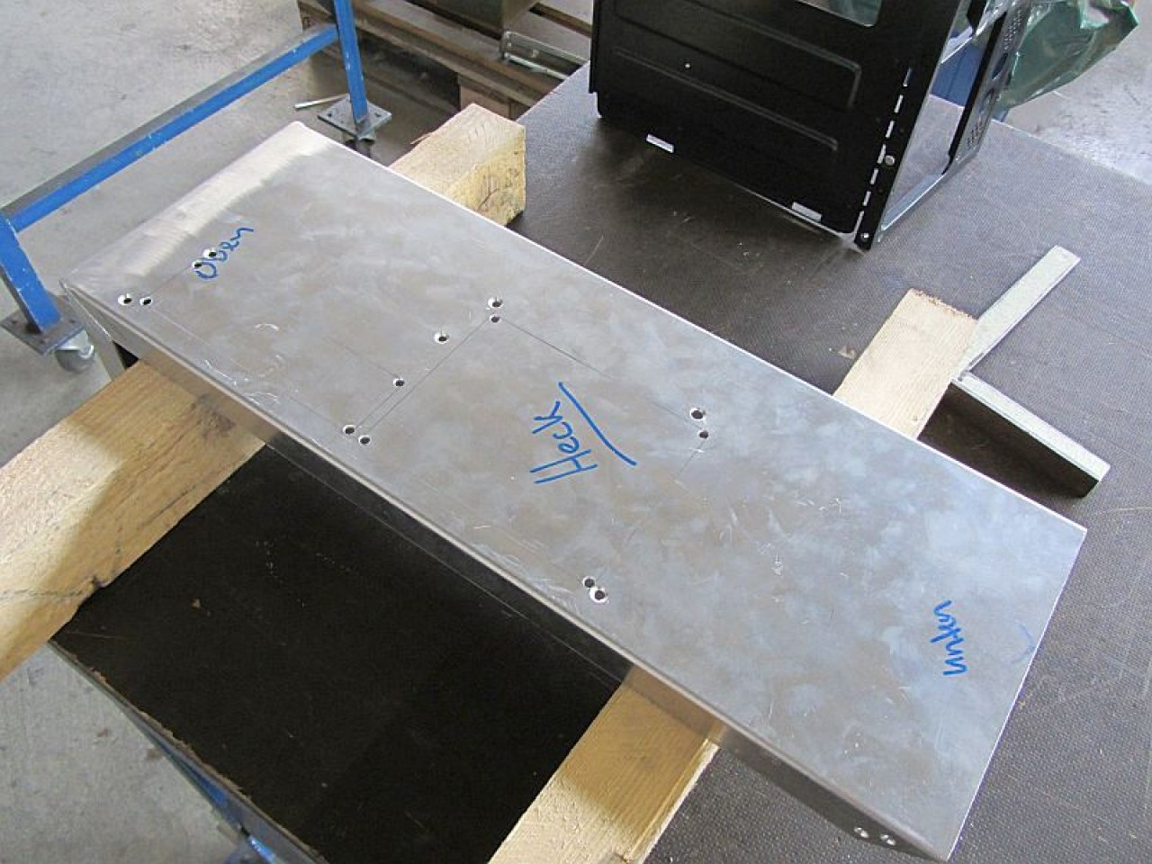 [02/04/2012] Update: Front des MS-Tech CA-0280 wird zum Deckel (13)