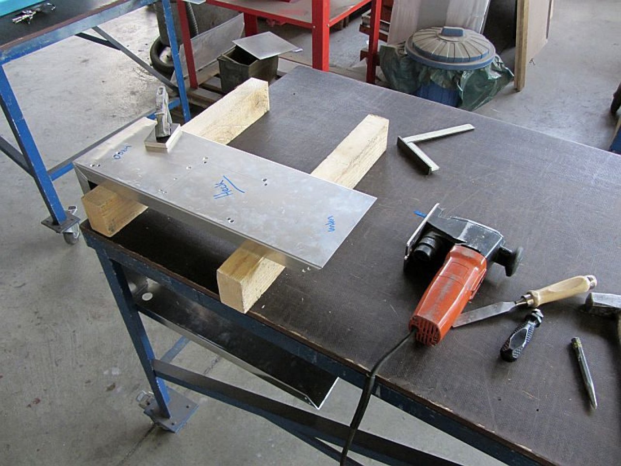 [02/04/2012] Update: Front des MS-Tech CA-0280 wird zum Deckel (14)