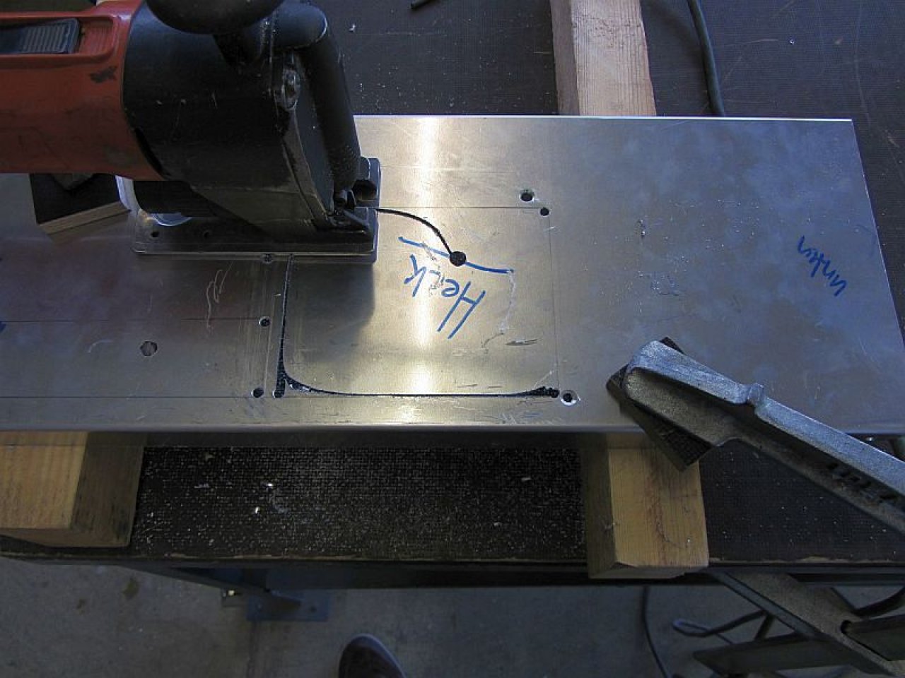 [02/04/2012] Update: Front des MS-Tech CA-0280 wird zum Deckel (15)
