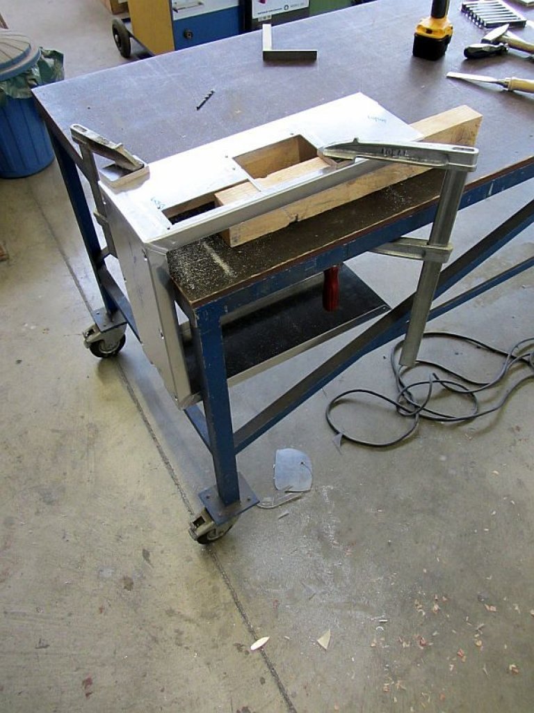 [02/04/2012] Update: Front des MS-Tech CA-0280 wird zum Deckel (16)