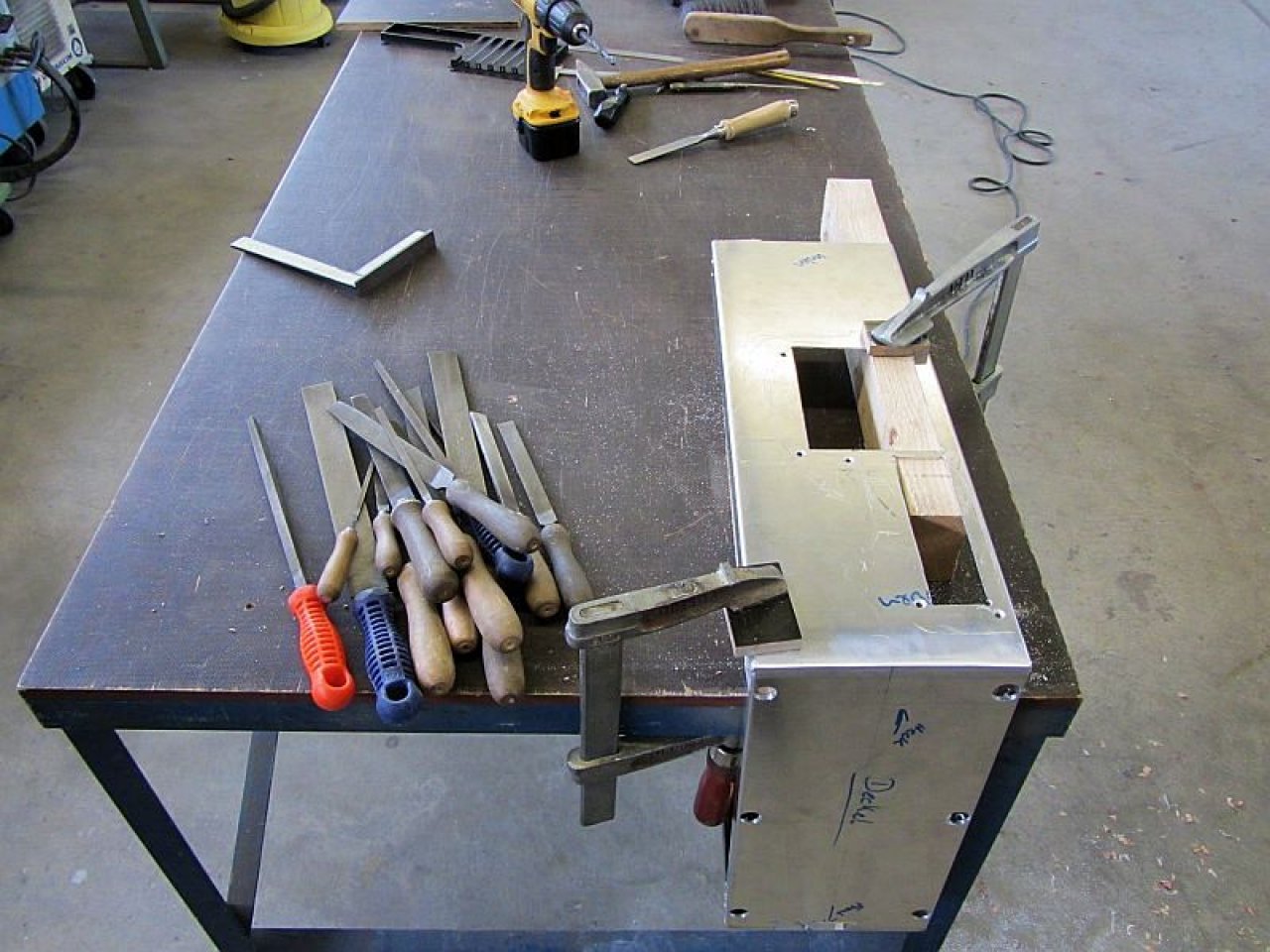 [02/04/2012] Update: Front des MS-Tech CA-0280 wird zum Deckel (17)