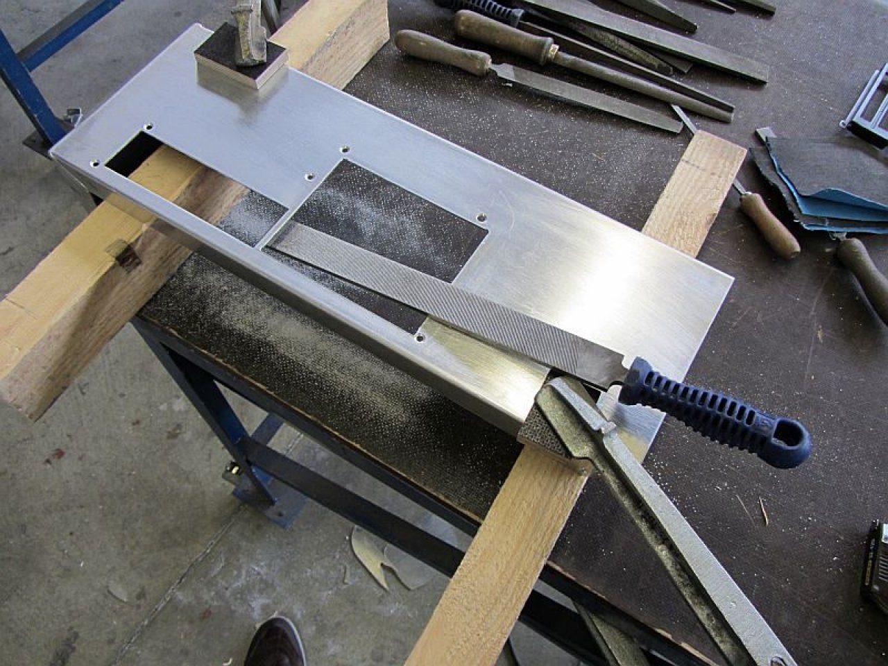 [02/04/2012] Update: Front des MS-Tech CA-0280 wird zum Deckel (19)