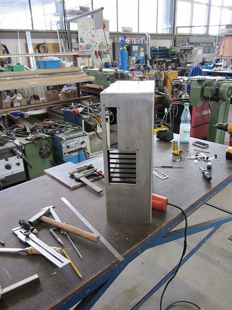 [02/04/2012] Update: Front des MS-Tech CA-0280 wird zum Deckel (21)
