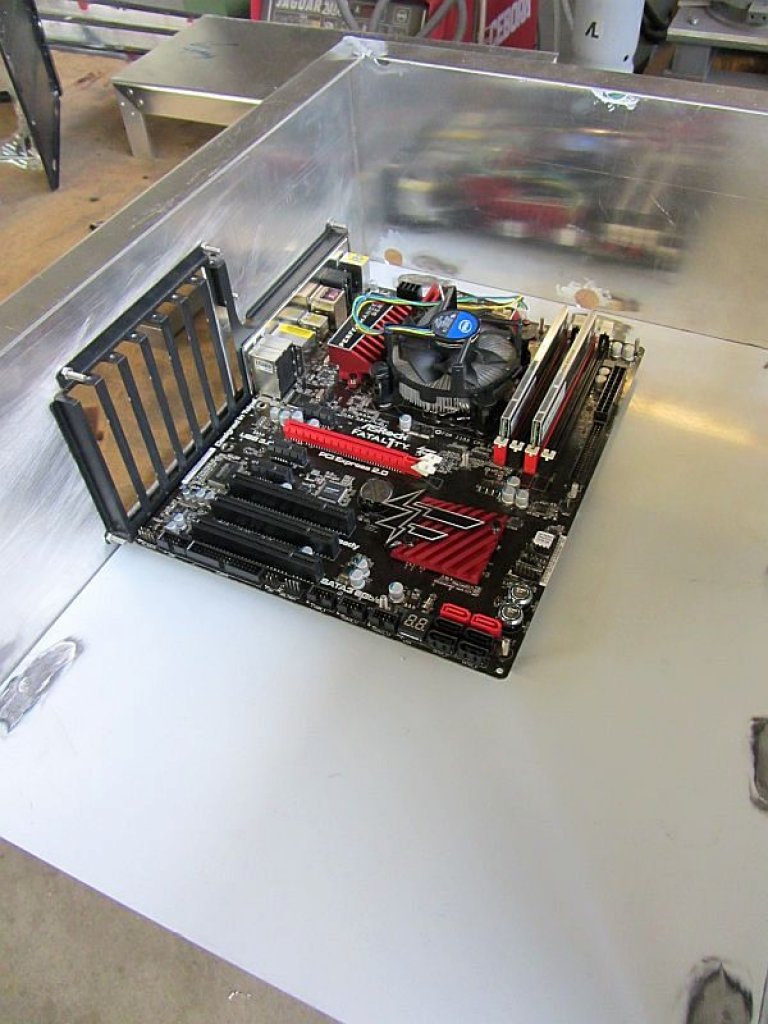 [20/04/2012] Update vom 20.04.: neue Bilder aus der Profi-Werkstatt (10)