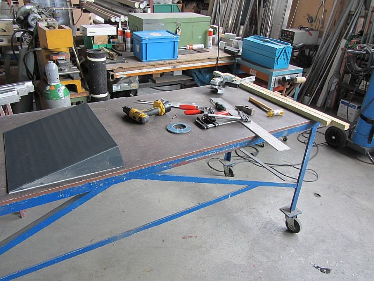 [20/04/2012] Update vom 20.04.: neue Bilder aus der Profi-Werkstatt (18)