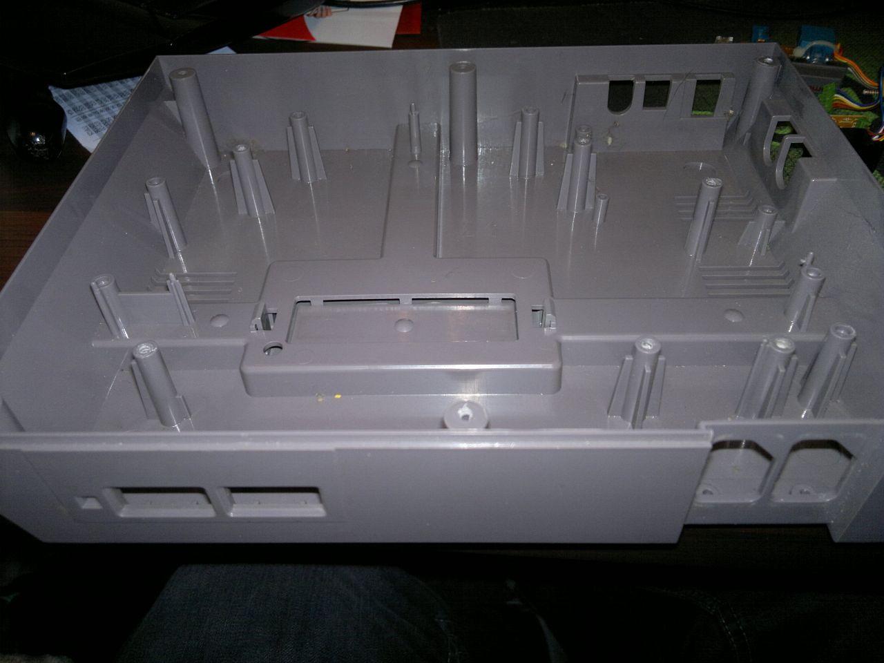 [12/04/2012] Retro-Casemod mit Nintendo: Ein NES wird zum AMD-PC (3)