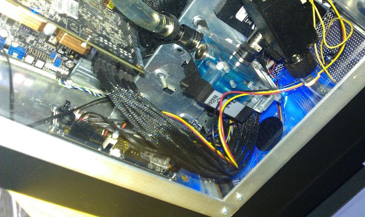 [16/04/2012] Edel-Hardware trifft auf Spar-Gehäuse: Sandy Bridge E + GTX 680 im MS-Tech-Tower (3)