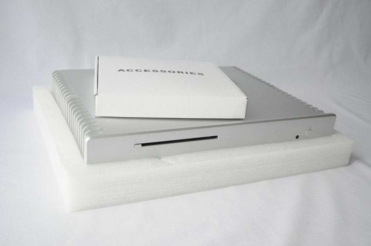 [11/04/2012] Klein, aber oho: Casemod-Projekt mit lüfterlosem Streacom FC5 (2)