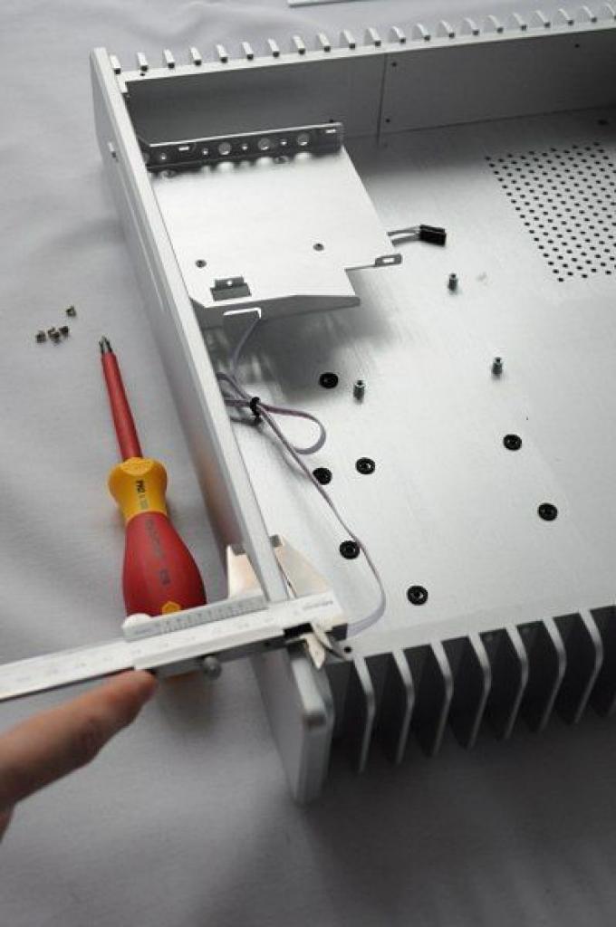 [11/04/2012] Klein, aber oho: Casemod-Projekt mit lüfterlosem Streacom FC5 (8)
