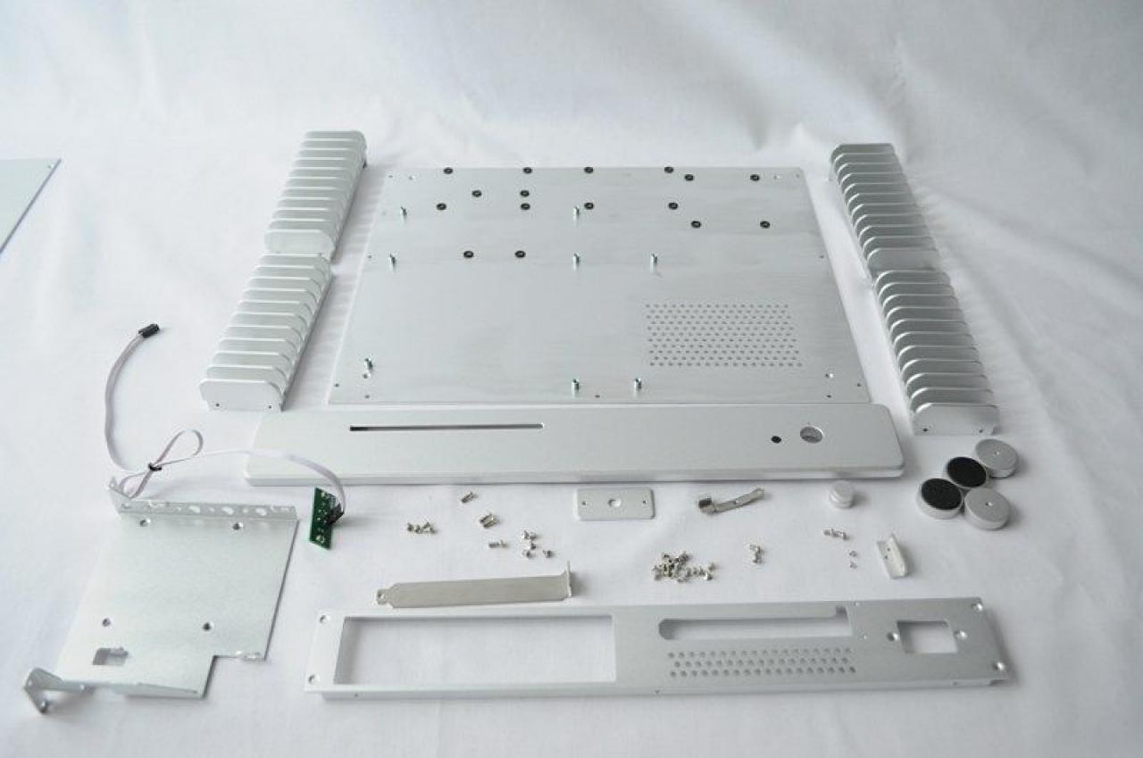 [11/04/2012] Klein, aber oho: Casemod-Projekt mit lüfterlosem Streacom FC5 (11)
