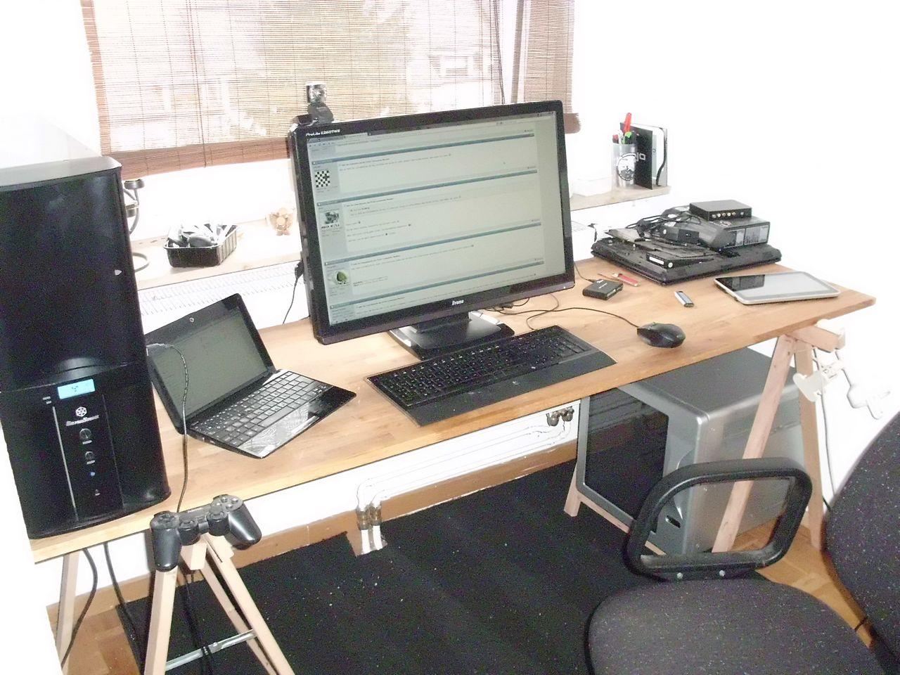 [05/04/2012] Update: die krassesten Schreibtische (17)