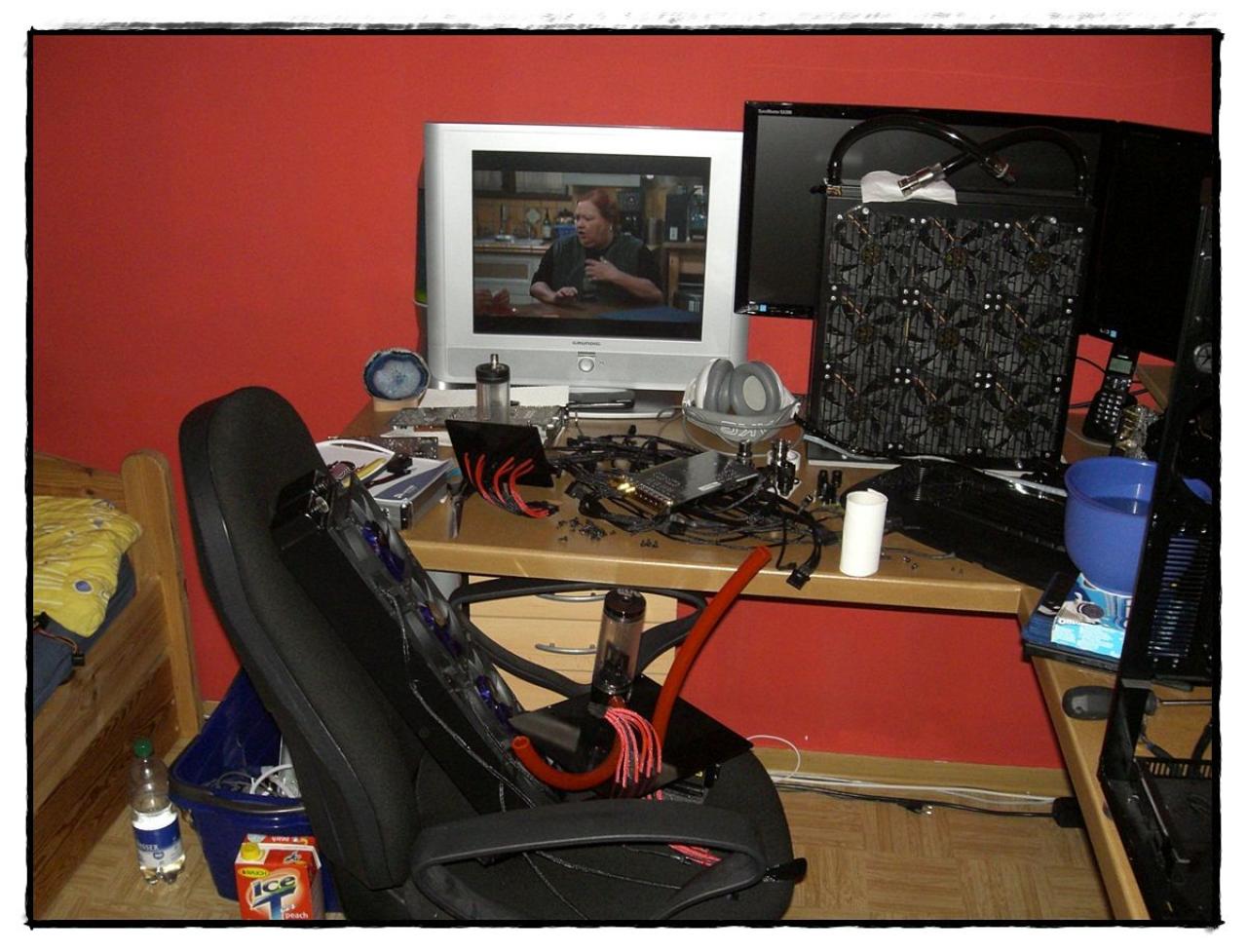 [05/04/2012] Update: die krassesten Schreibtische (78)