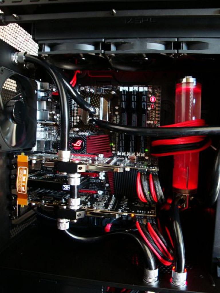 [12/04/2012] PCs im Industrie-Look, von Eis umhüllt und mit Kirmes-Beleuchtung (20)