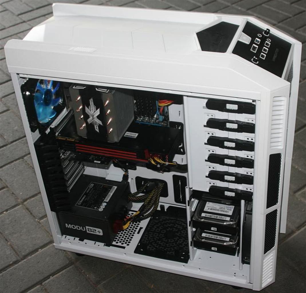 [12/04/2012] PCs im Industrie-Look, von Eis umhüllt und mit Kirmes-Beleuchtung (22)