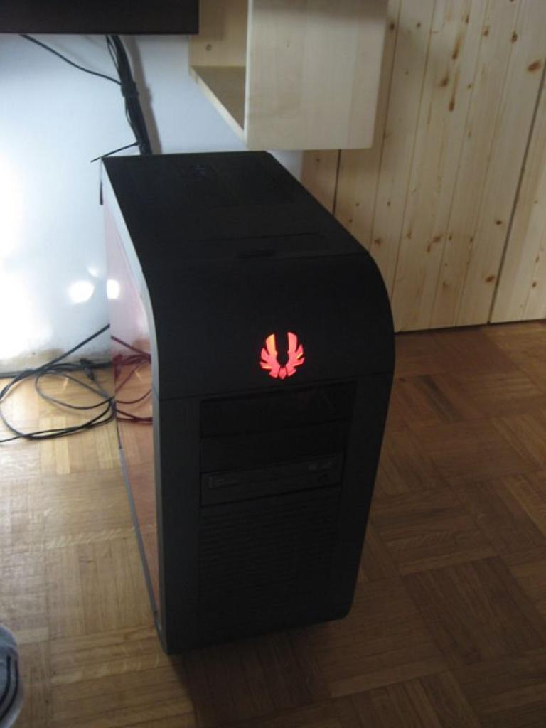[12/04/2012] PCs im Industrie-Look, von Eis umhüllt und mit Kirmes-Beleuchtung (23)